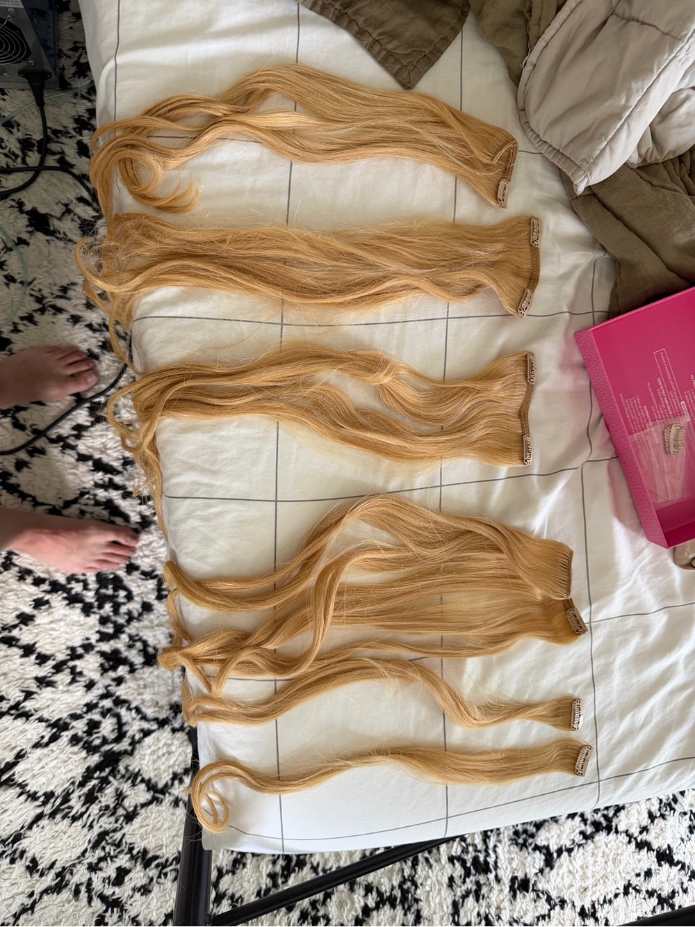 Bombay Dirty Blonde (18) Clip-In Extensions - Warm Blonde - Picture 6 of 8